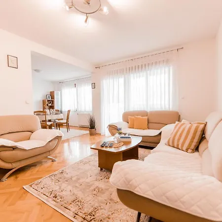 아파트 Apartman Centar 2