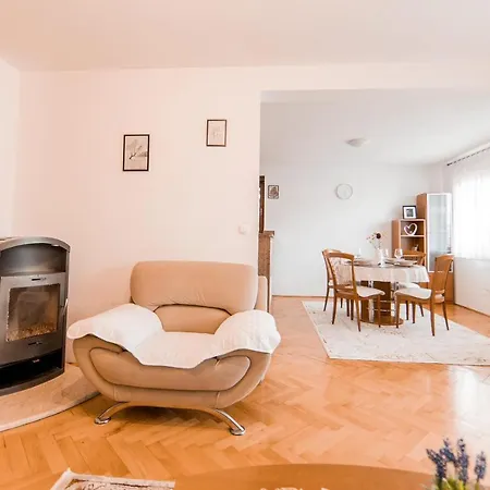 아파트 Apartman Centar 2 리브노