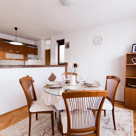 Apartman Centar 2 *